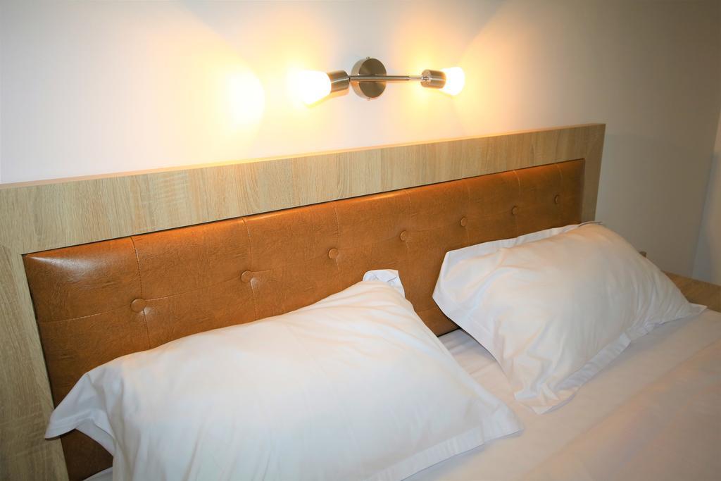 Aby Sunrise Hotel Orşova Buitenkant foto